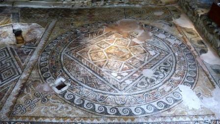 2014-06-19-nr29-BG-Plovdiv-Museum Trakart-römisches Mosaik-Wohnzimmer